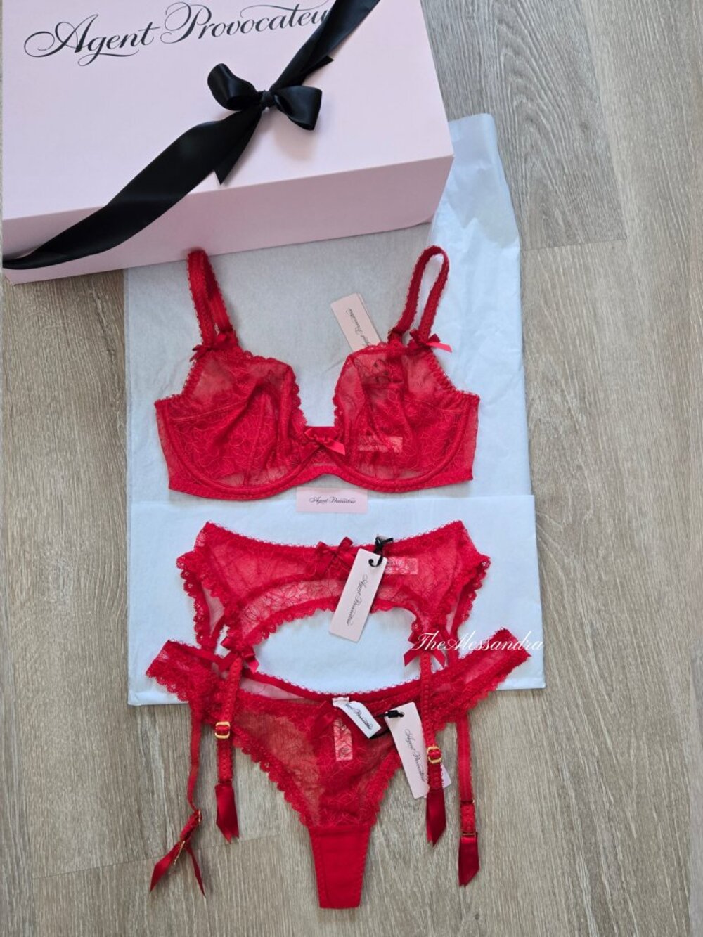 NWT Agent Provocateur Aliza Red Lace Lingerie Set 32DD Thong Sz 3 Suspender Sz 2